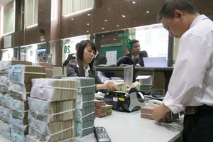 Dòng tiền thận trọng, chờ cơ hội mới